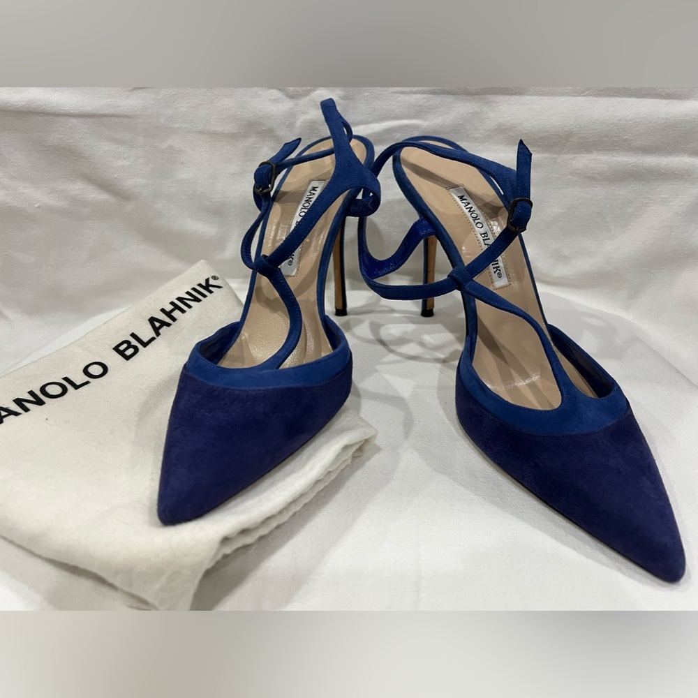 MANOLO BLAHNIK Blue Suede
